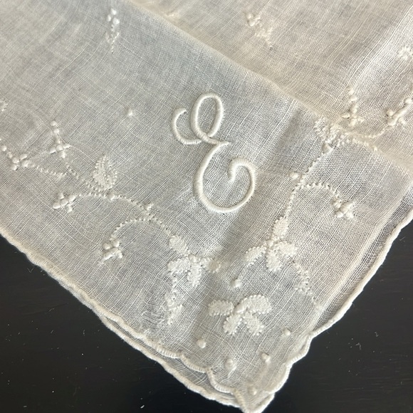 Vintage Handkerchiefs, bundle of 10. Very delicate hand embroidery, cotton - Picture 16 of 16